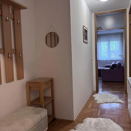 Stan Na Dan Plava Zgrada